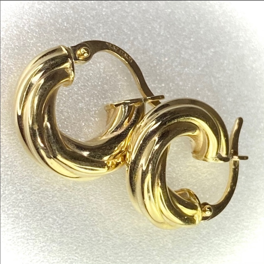 14K Gold Round Twist Hoop Earrings